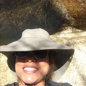 Meet your Posher, Lesly